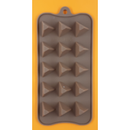 Szilikon csoki öntő forma piramis 15 darabos 